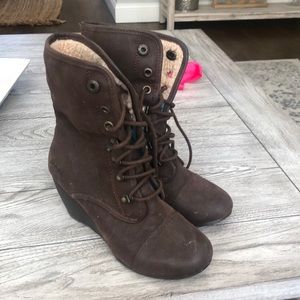 Brown wedge fall boots